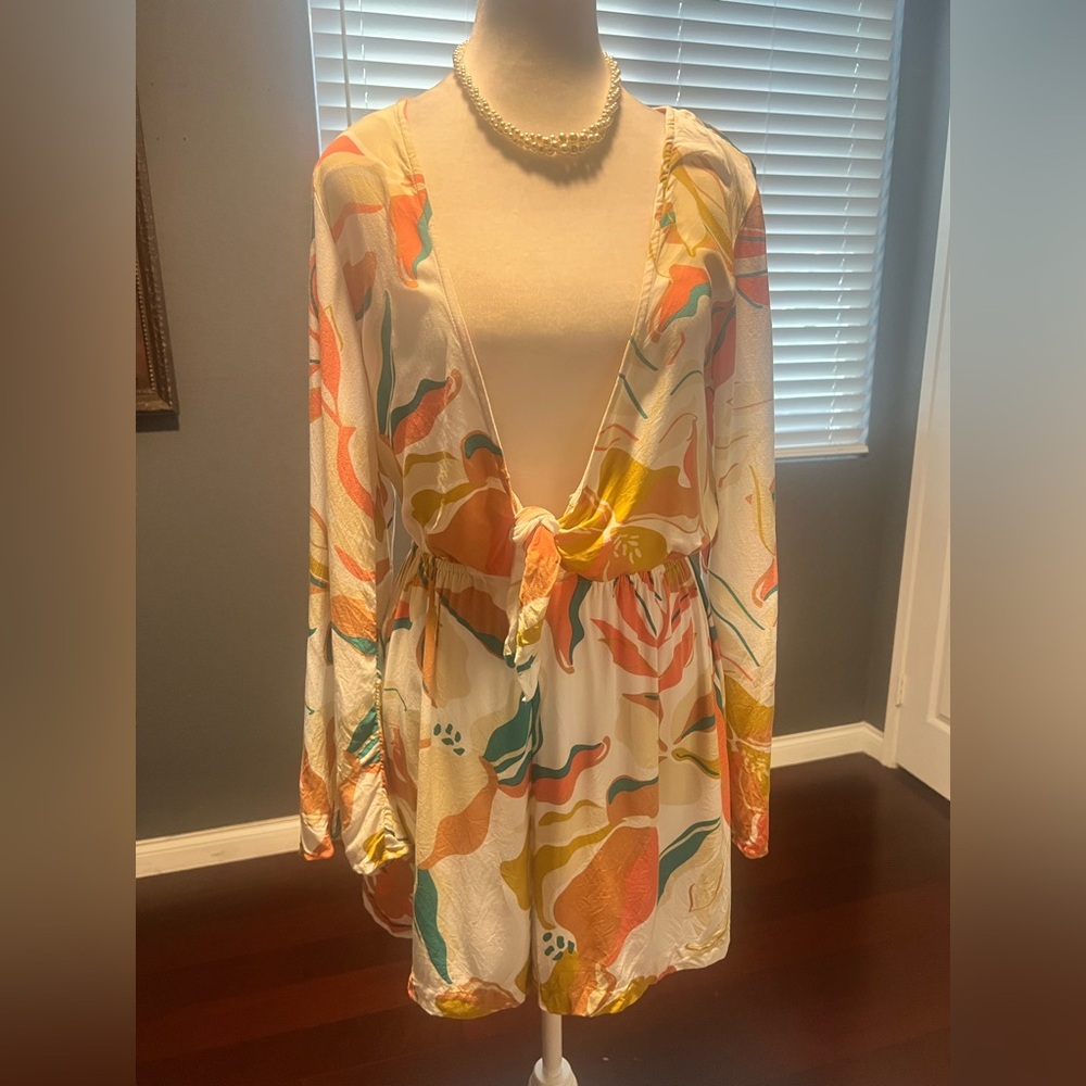 Sexy Roxy Multicolor Romper Perfect for summer. Size Small - Picture 4 of 6